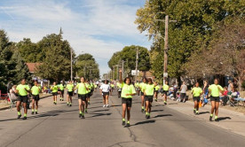 Isiserettes @ 2013 Beaverdale Parade